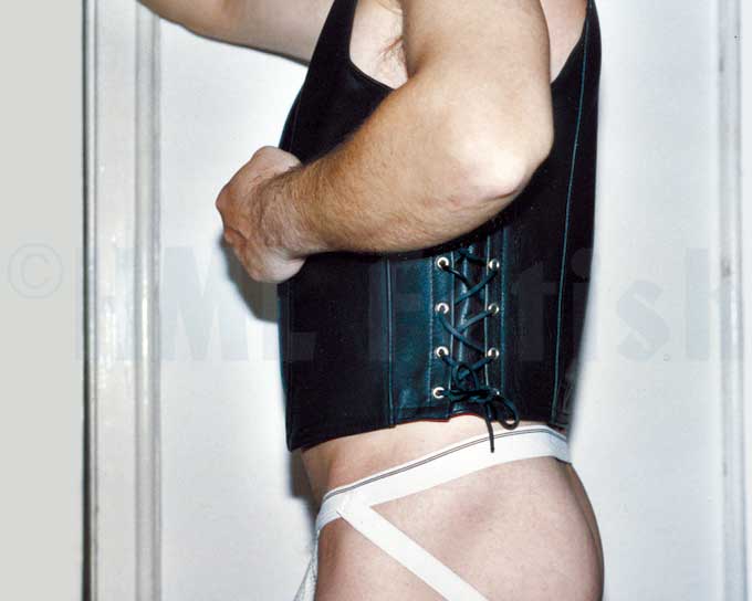 Leder-Weste geschnürt