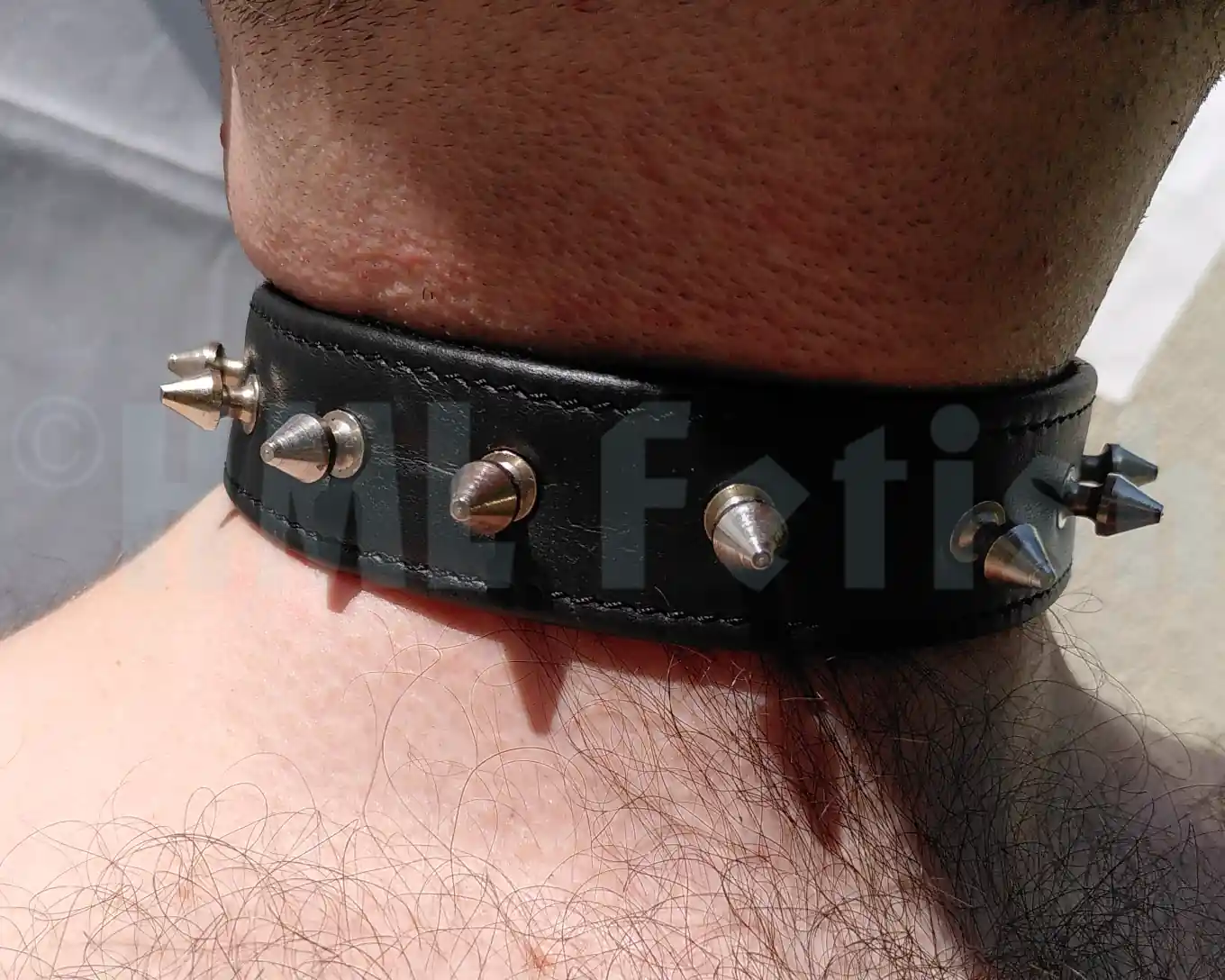 Leder Halsband mit Killer-Nieten